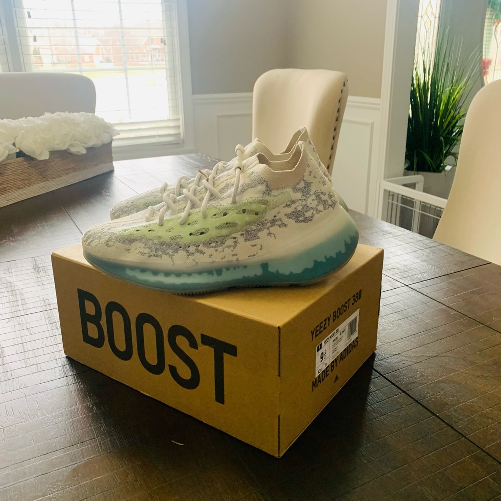 Yeezy 380 Alien - Picture 9 of 10